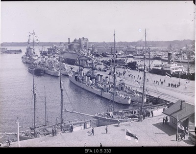 The port of Tallinn on the day of the arrival of the king of Sweden, Gustav V.  similar photo
