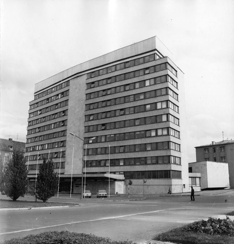 For the building of the ECB KK. Architects Mart Port, Uno Tölpus, Olga Kontšajeva etc.