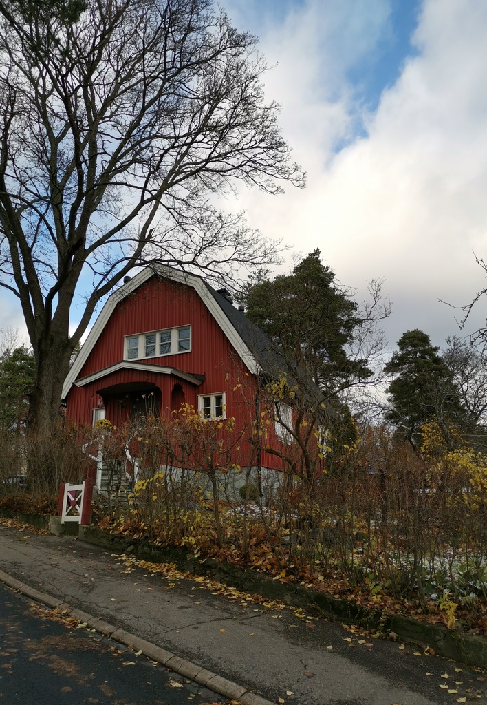 Nyyrikintie 19, pääty Joukolantieltä päin. rephoto