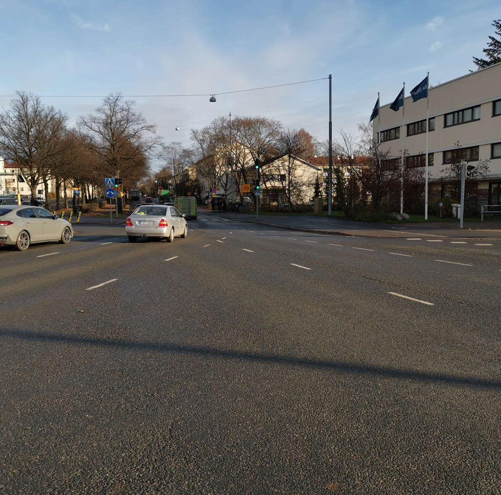 Kadunrakentamista Käpylän Kisakylässä Koskelantien ja Sofianlehdonkadun kulmassa. Taustalla Koskelantie 7 -9. rephoto