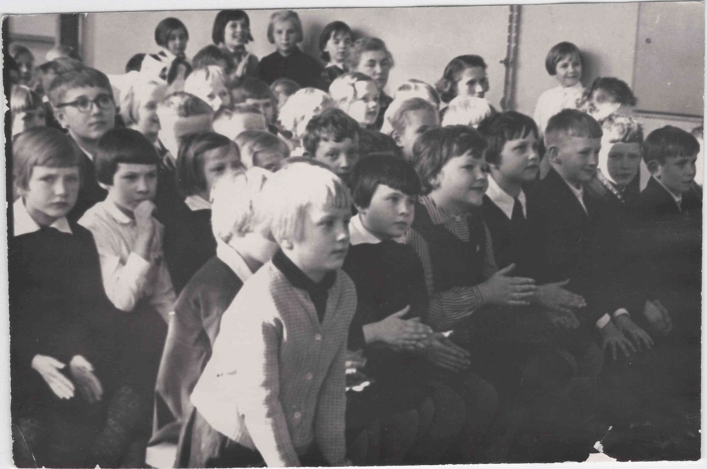 Taebla School Students 1970