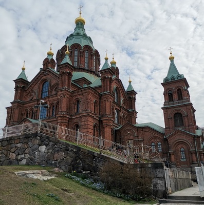 Uspenskin katedraali talvella nähtynä Katajanokan puistosta (= Tove Janssonin puisto). rephoto