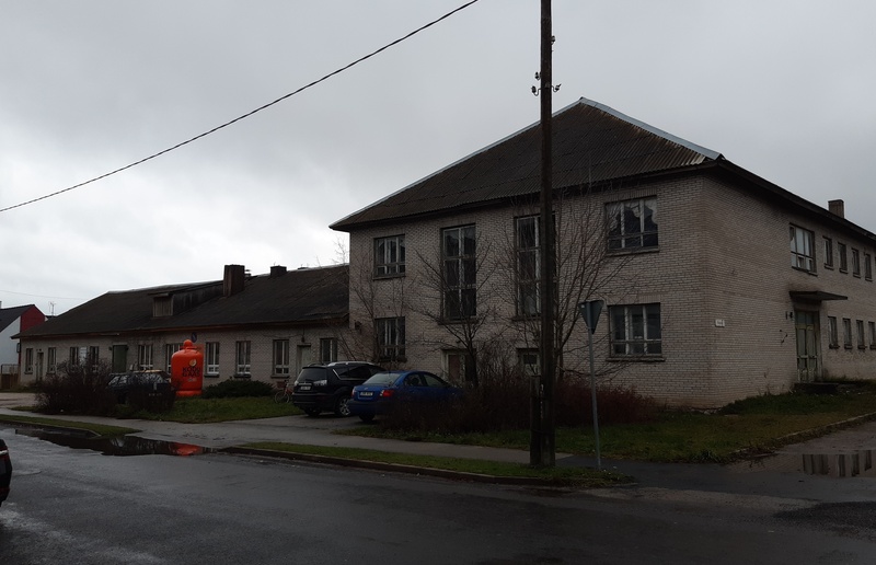 Negatiiv. Teeninduskombinaat "Haapsalu" hooned.
Kopeerija: M. Arro, 1967. rephoto