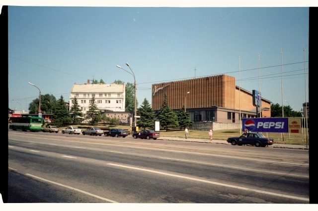 Pärnu highway in Tallinn, view of the cinema Space