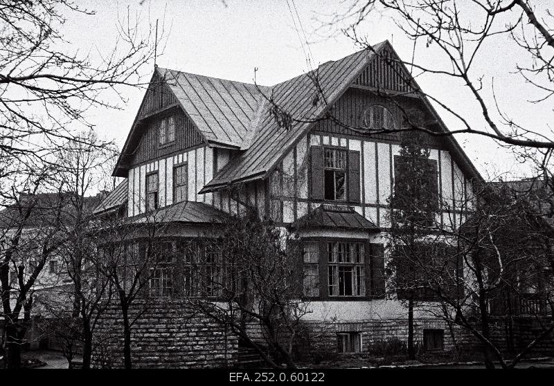 Former Tallinn Workers' Union House Toomkuninga tn. A new building was built instead of 20, where the kindergarten is now located.