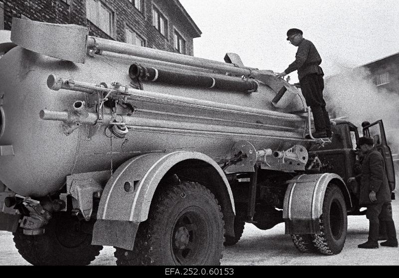 A new spark extinguishing machine belonging to the military fire extinguishing technical unit.