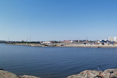 Sörnäisten satama, Sompasaari, itärantaa nähtynä Mustikkamaalta rephoto