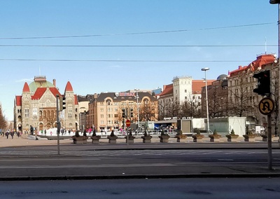 Rautatientori, oikealla Mikonkatu 15,17,19. rephoto