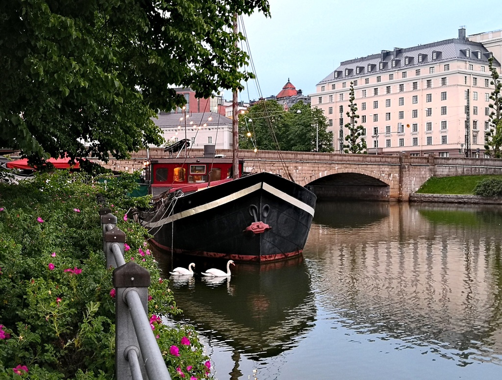 Pitkänsillanranta ja Pitkäsilta. Uusi kivisilta valmistui 1912 puisen tilalle. rephoto
