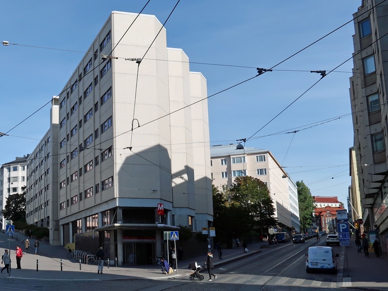 Porthaninkatu 2, 4, 6.  Vasemmalla Hämeenkatu 3.  Nykyinen Siltasaarenkatu 13. rephoto