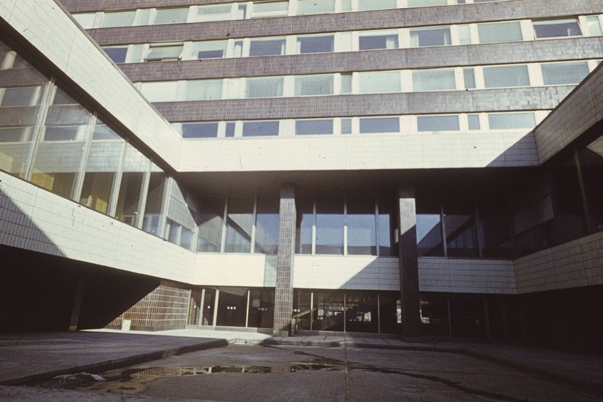 Hotel Viru, indoor courtyard. Architects Henno Sepmann, Mart Port