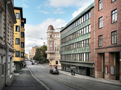 Yrjönkatu 1, 3, 5. Vasemmalla Yrjönkatu 4. rephoto
