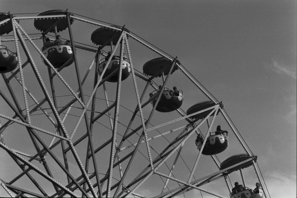 Linnanmäki. Maailmanpyörä Linnanmäen huvipuistossa.