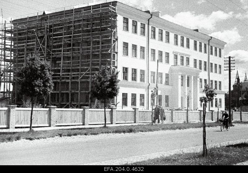 Tartu 3. High school building on Puiestee Street.