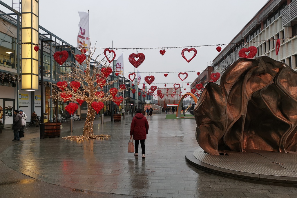 Tallinnanaukio, Itäkeskus rephoto