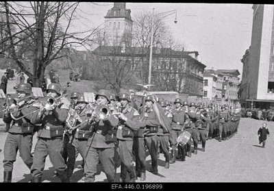 The army orchestra and the army are marching from Harju Street to the Freedom Square.  similar photo