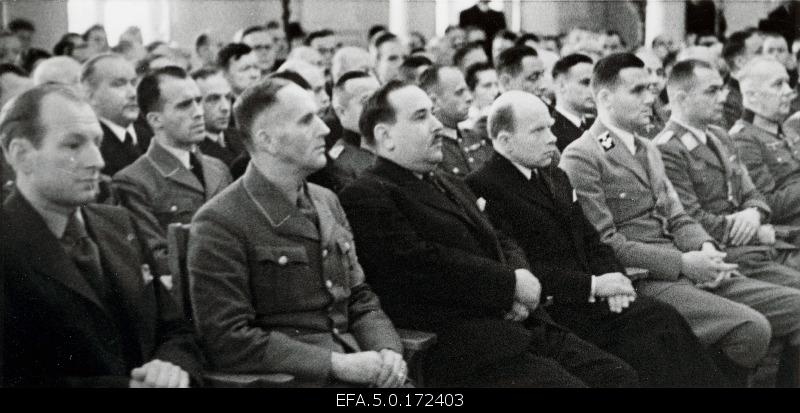 The reopening acts of the University of Tartu at the University Honorary. Front row left 2.dr h. Weiss, 3. Head of Estonian municipality Hjalmar Mäe, 4. Rector of the University of Tartu Edgar Kant, 5. Tartu County Commissioner Kurt Meenen, 6th Brigadier Aster, 7th Lieutenant General n. Tiedemann.