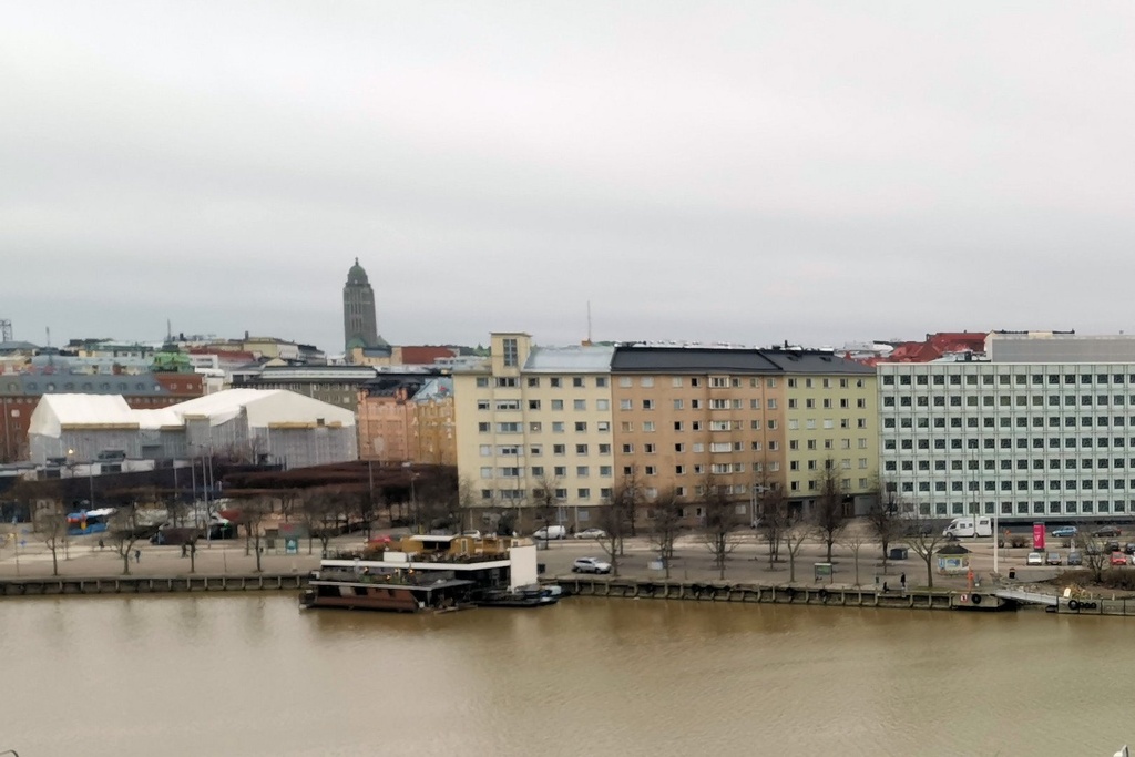 Hakaniemen ranta. Hakaniemen tori, Hakaniemen kauppahalli ja Kallion kirkko. rephoto
