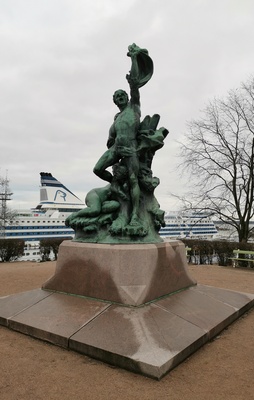 "Haaksirikkoiset" on Robert Stigellin pronssiveistos Tähtitorninmäellä. Veistos paljastettiin vuonna 1898. Työ valettiin Pariisissa, jossa Stigell myös viimeisteli veistoksensa. Teos on korkeudeltaan 4,5 metriä, mutta graniittijalustan kanssa korkeus kohoaa kuuteen metriin. Teoksen aihe on haaksirikkoon joutunut perhe. Ylimmäisenä isä huutaa apua pieni lapsi sylissään. Hänen katseensa on suunnattu lähestyviin pelastajiin. Pojan hahmo tarrautuu laivan jäännöksiin. Äiti on vaipunut lautalle. rephoto