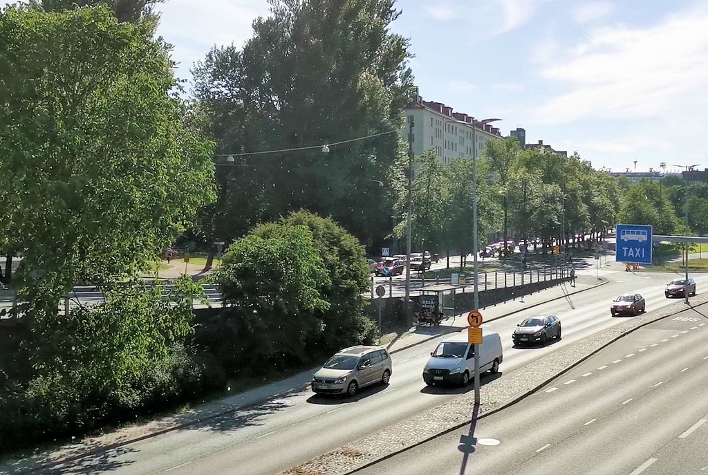 Näkymä Alppiharjusta. Keskellä oikealla Aleksis Kiven katu 4. Etualalla Teollisuuskatu. rephoto