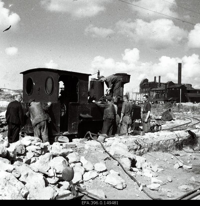 During World War II repair of the Lotla Põlevkivi combination locomotive broken by German occupation forces.