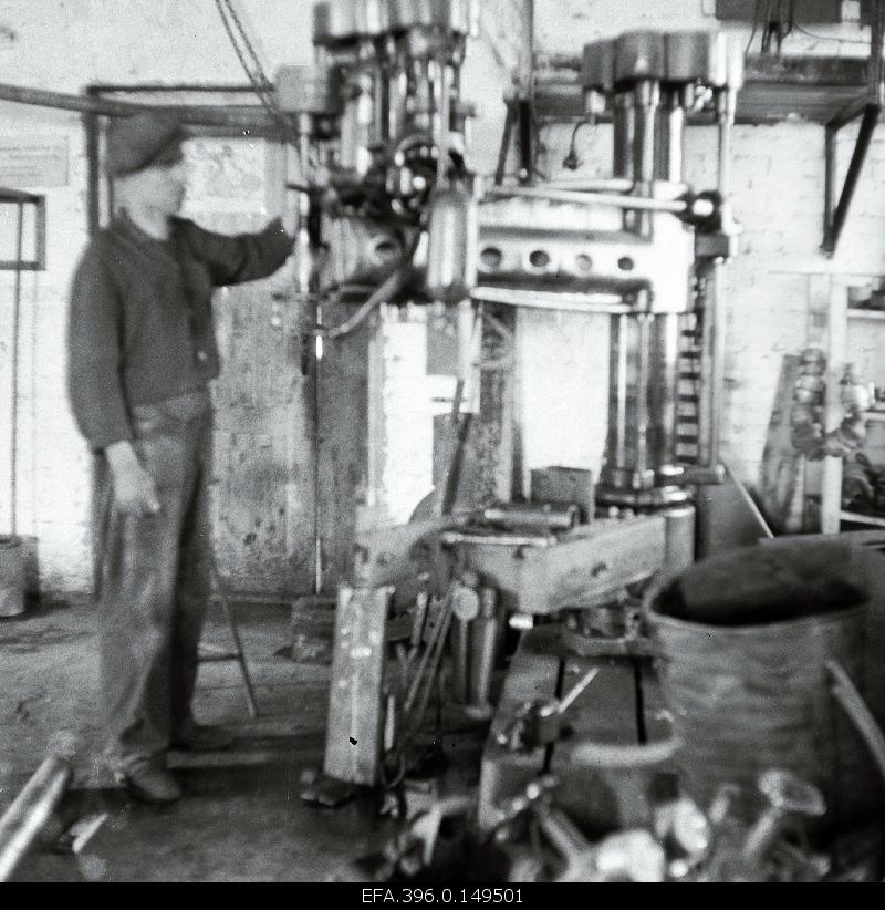 Restoration of the installation of Kohtla Põlevkivikombination, broken by the German occupation forces during World War II.