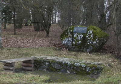 Memorial stone at Ernst Enno's birthplace rephoto
