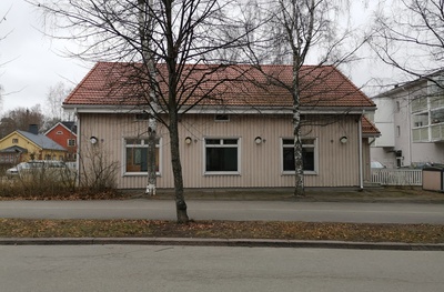 Apteekki puurakennuksessa Toukolassa rephoto