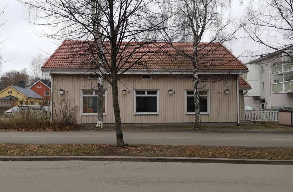 Apteekki puurakennuksessa Toukolassa rephoto
