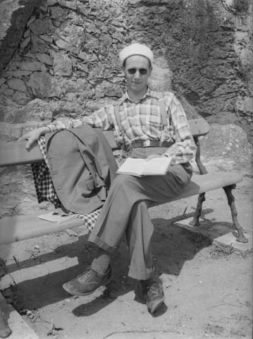 Matti Peltola (?) Studying in Lisbon in Portugal on the bench of the park.