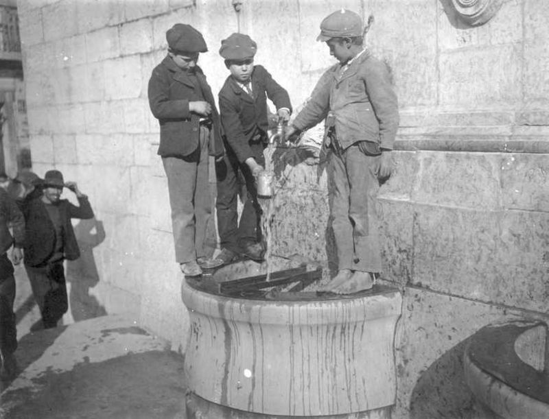 Chafariz do Rato 1907 Photo by Joshua Benoliel 1 - lang
