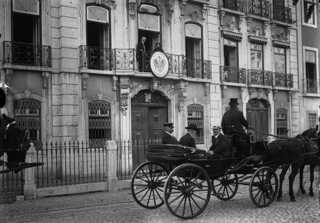 Visit do Rei de Saxe à legação da Alemanha em Lisboa (Mar. 1903) - Joshua Benoliel - Visit of the King of Saxony, Frederick Augustus III, to the German Legation in Lisbon, March 1903. Photograph by Joshua Benoliel.