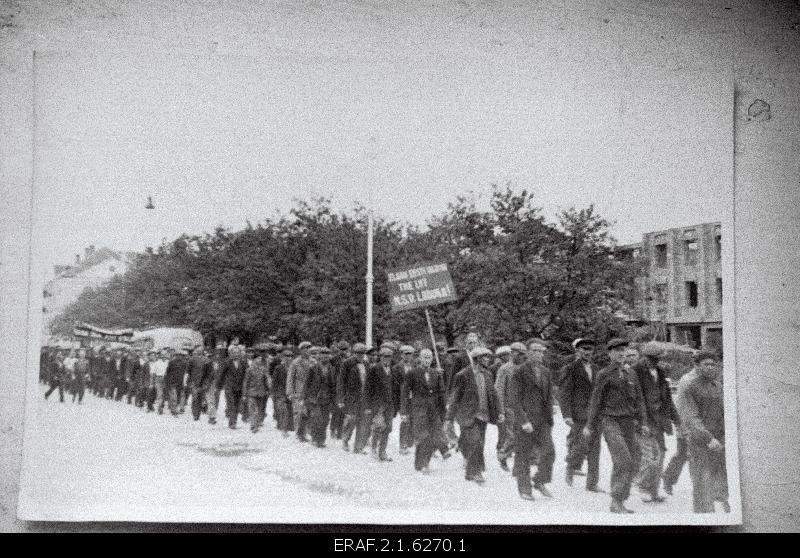 Demonstration in Pärnu 06.07.1940.