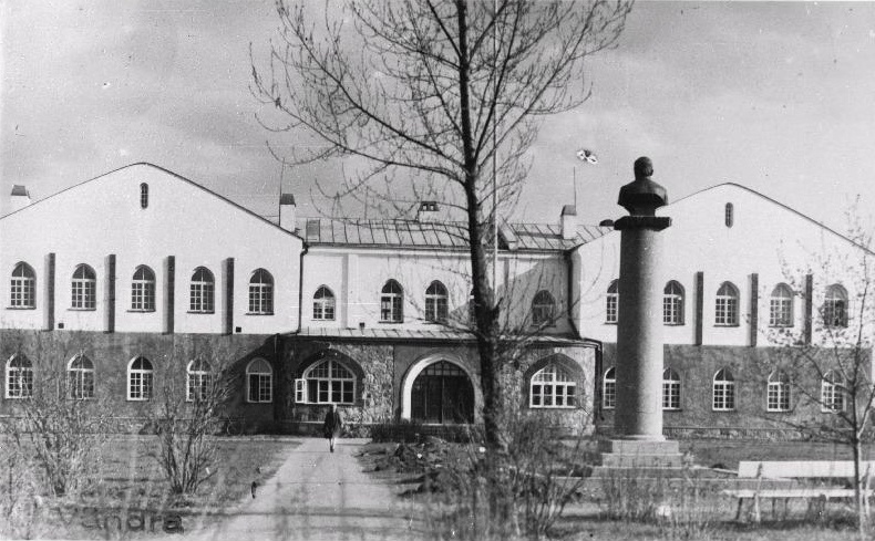 Vändra 2 - Grammar school in Vändra town, Estonia, year 1940.