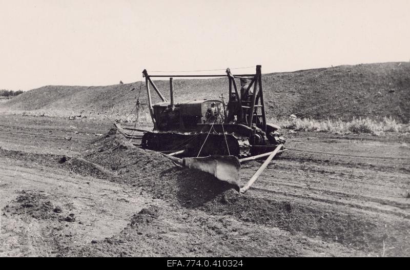 Work on Tootsi peat field.