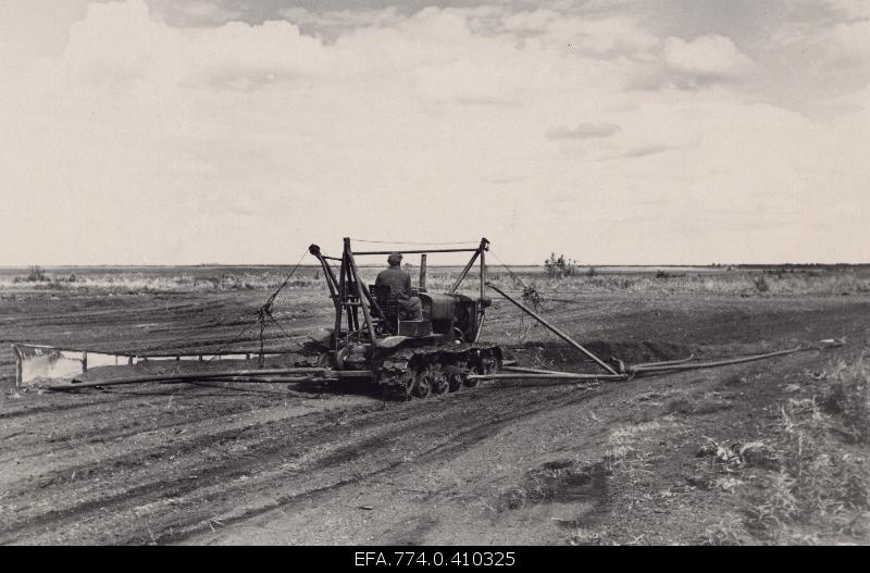 Work on Tootsi peat field.