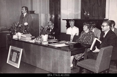 At the celebration meeting of the 30th anniversary of the Estonian Geography Society in the Estonian Academy of Sciences (Kohtu 6) the President of the Society will speak Jaan-Mati Punning; will sit (from the left) President of the Latvian Geography Society V. Purin, Secretary of Science Laine Merikalju, Vice President Anto Raukas, Silvi Alumäe (from the back).  similar photo