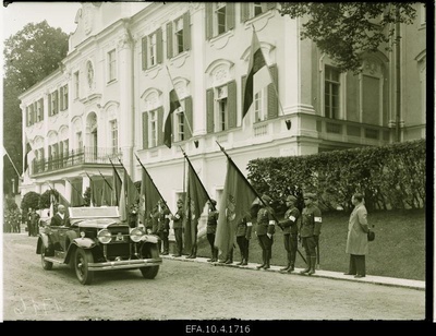 The departure of the Polish President Ignacy Mościck from Kadrioru Castle.  similar photo