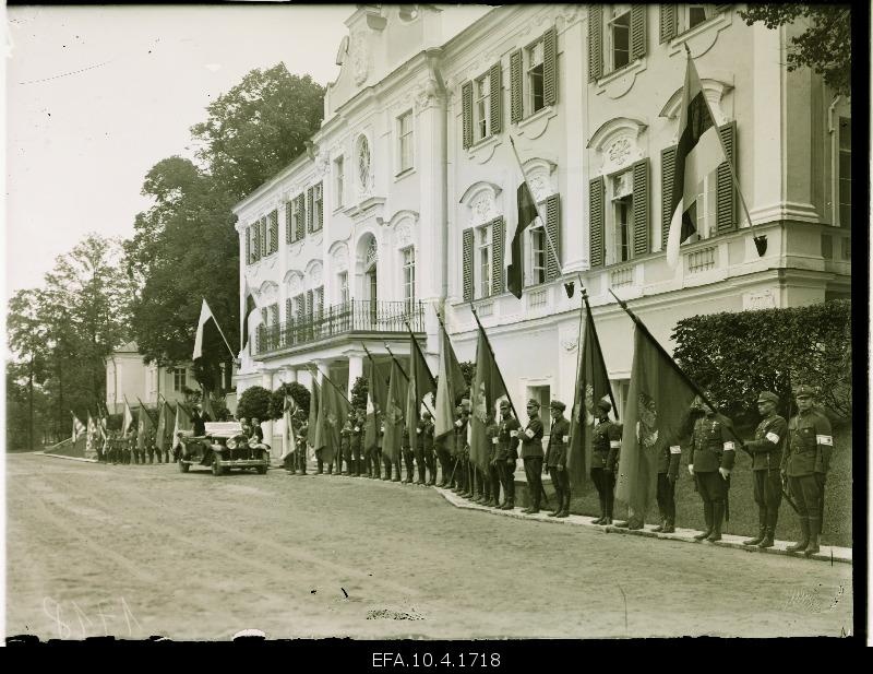 The arrival of the Polish President Ignacy Mościck to Kadrioru Castle.