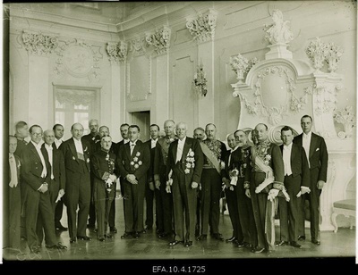 Members of the Estonian Government and foreign diplomats in Kadrioru Castle for the visit of the Polish President Ignacy Mościck.  duplicate photo