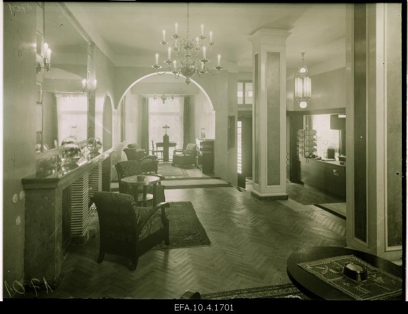 Hotel St. Petersburg vestibule.