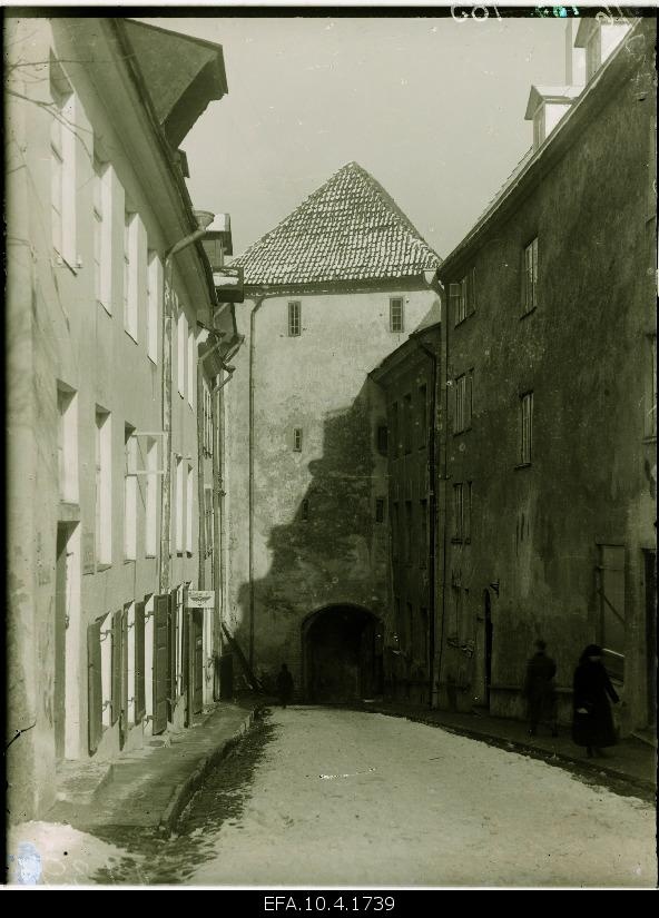 Long leg gate tower.