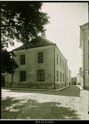 Toomkooli Street in Toompea.  similar photo
