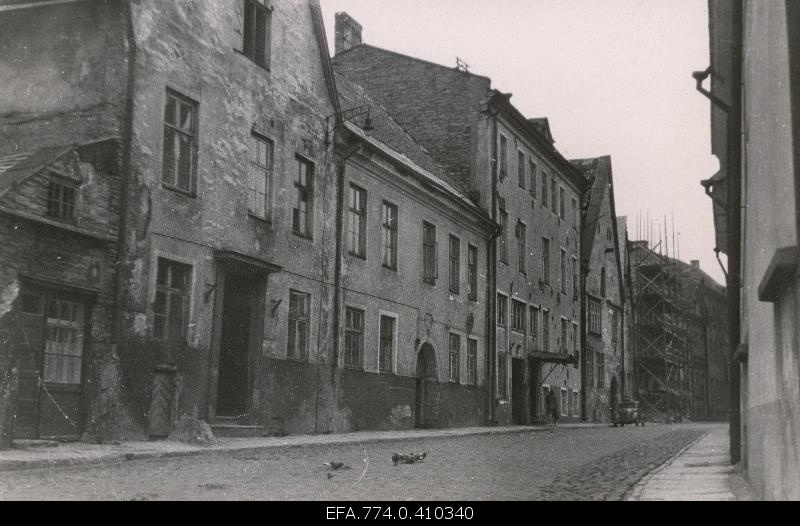View on the Railway street, on the front of the left Railway street 18.