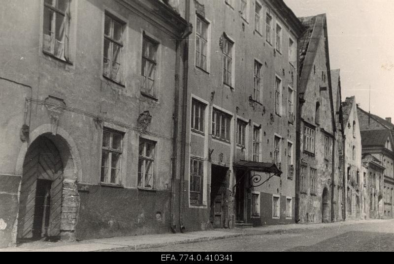 View on the Railway street, on the front of the left Railway 16.