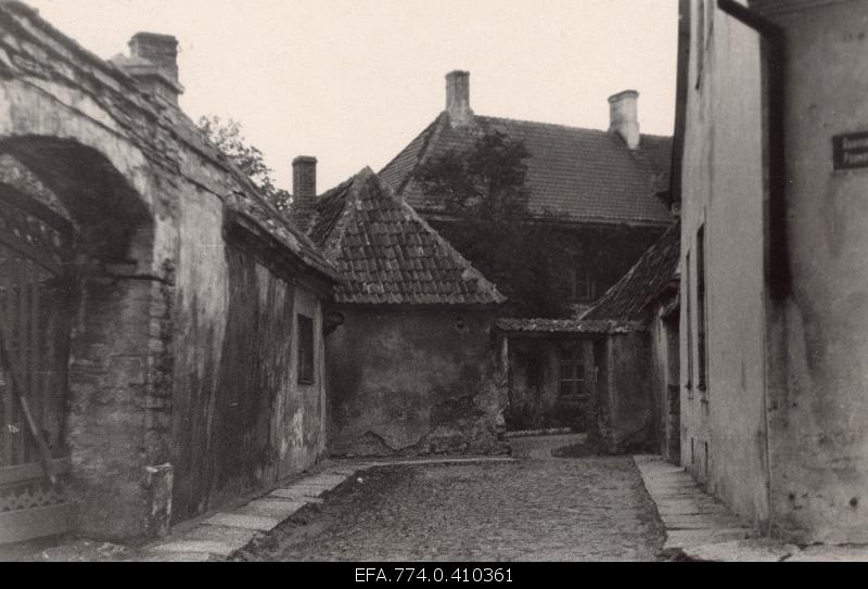 End of the Toom School Street.