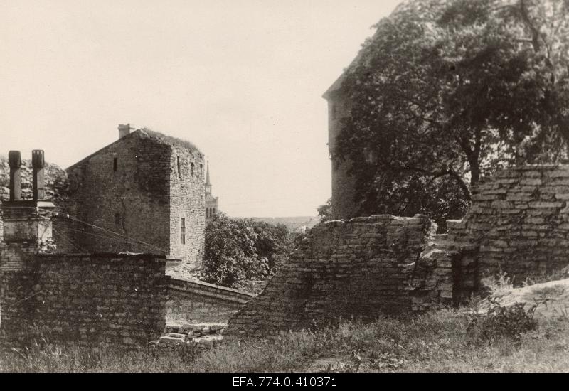 View of the Virgin Tower and artillery tower Kiek in de Kök.