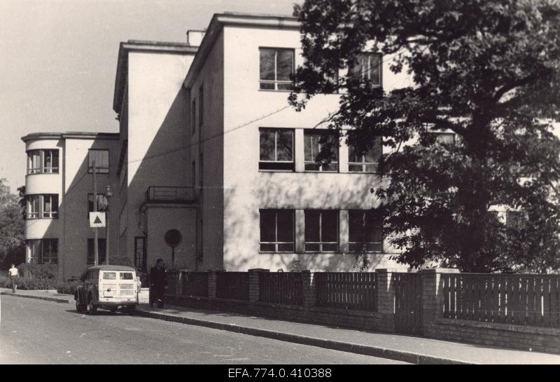 Tallinna 7. High school building on the Hariduse Street.