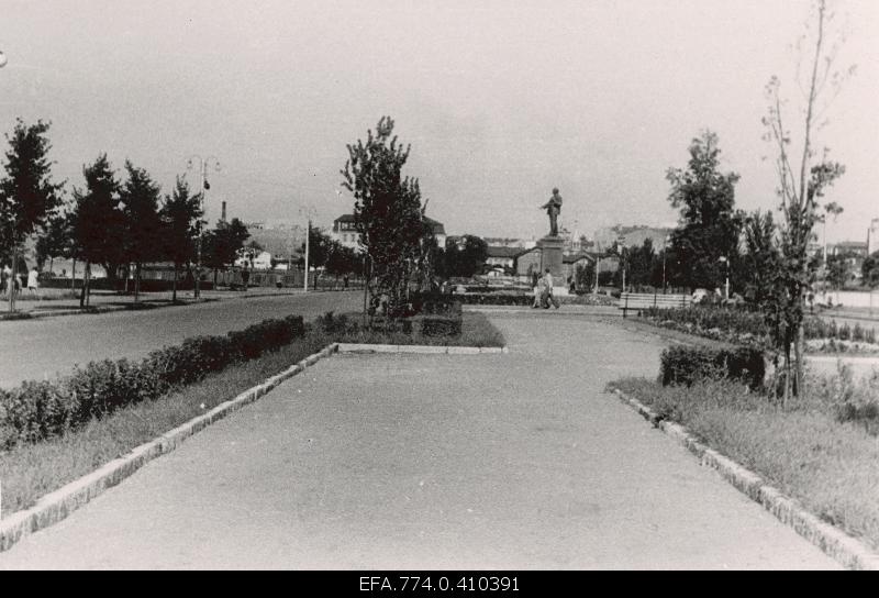 View of Lenin's puiestrail, in the back of Lenin's monument.