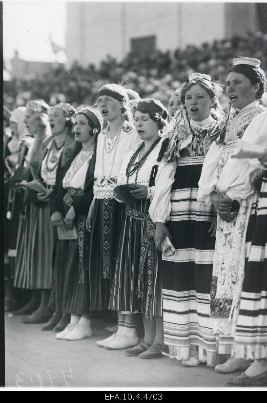 Presentation of female choirs at the 10th General Song Festival.